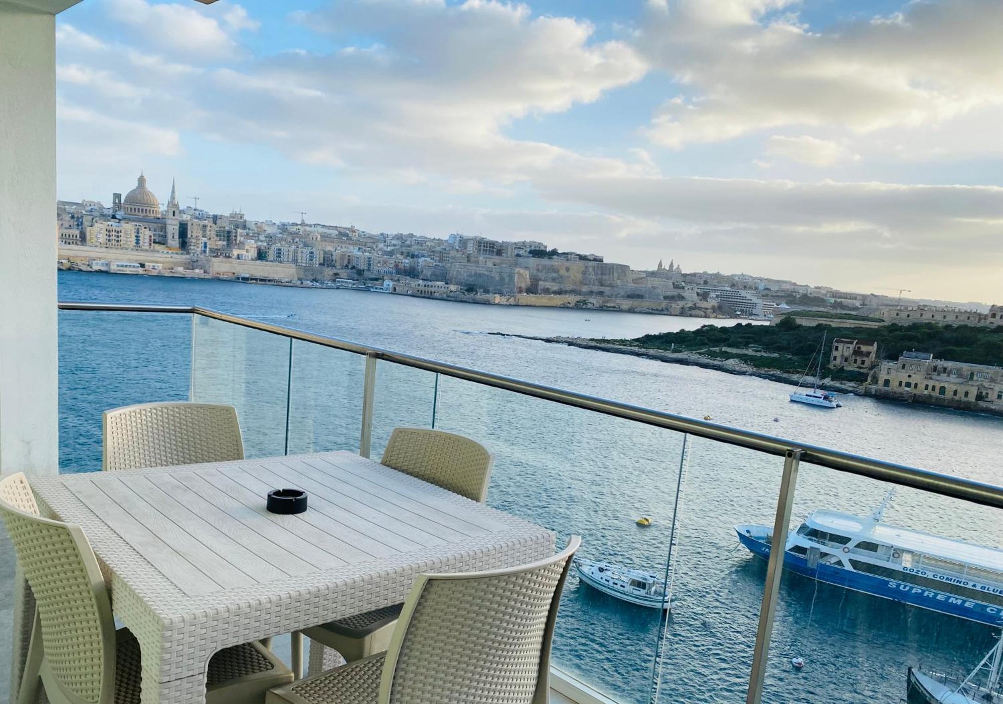 Sliema Seaview & Seafront- Apt 9, 49 Tigne Point Mansions Екстериор снимка